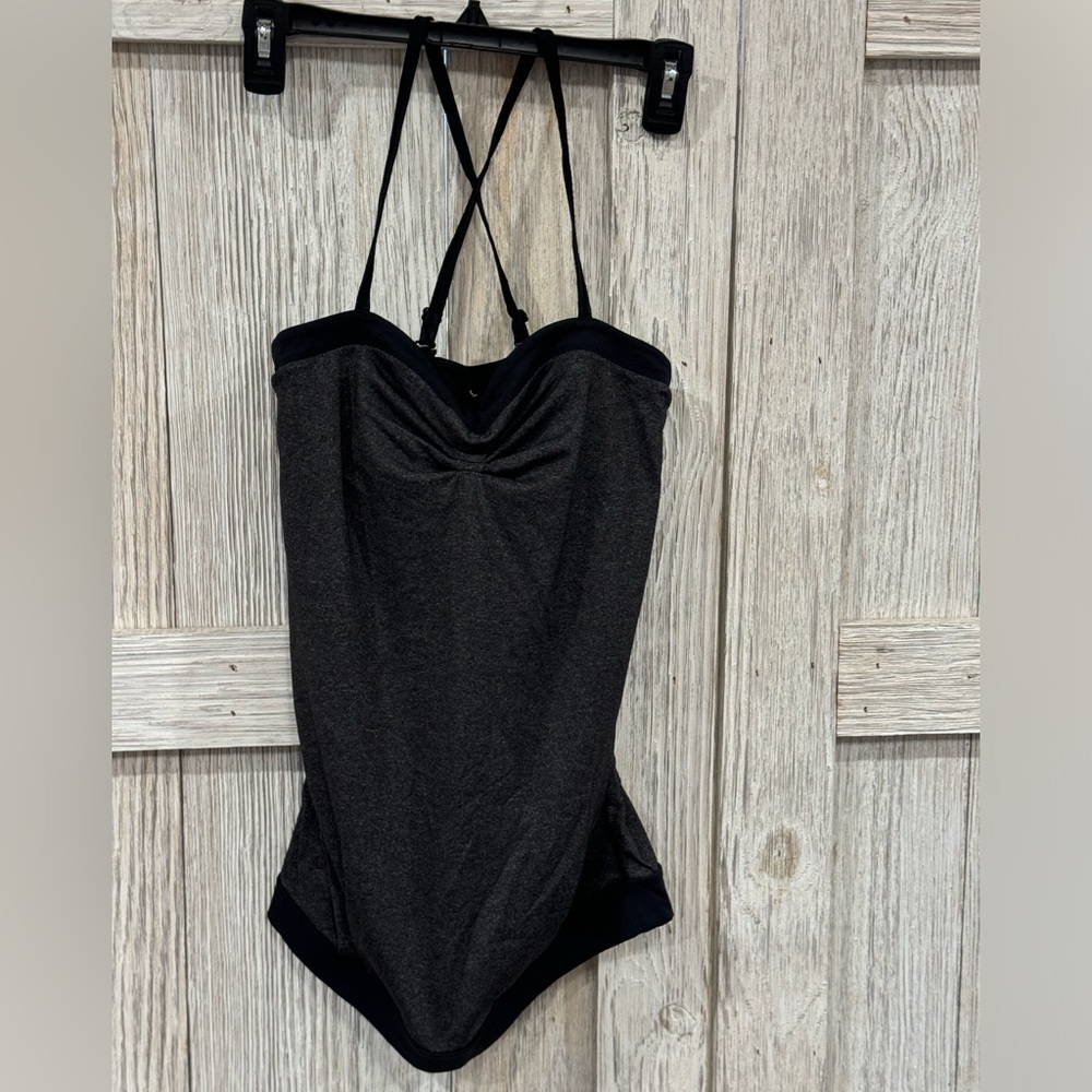 Lululemon Tank sz 4 black and dark gray color. GUC